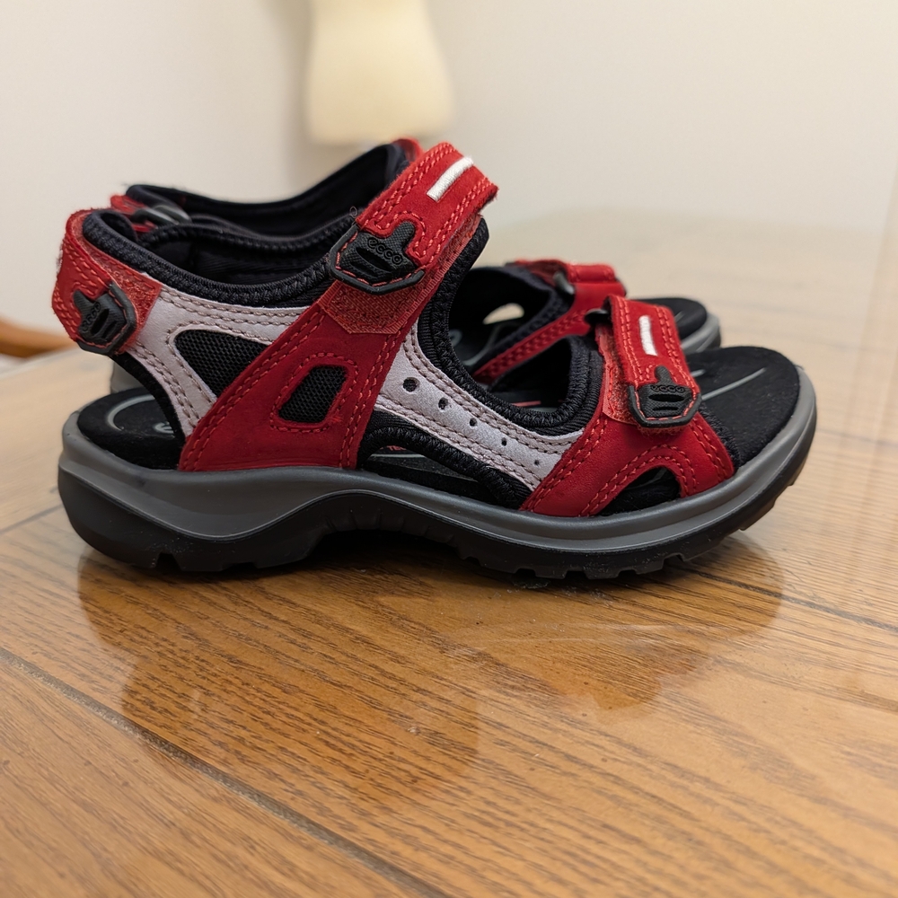 Women's ECCO Offroad Yucatan Sandal Color Red Size 4-4.5 New with Box Orig $140 - Picture 2 of 10